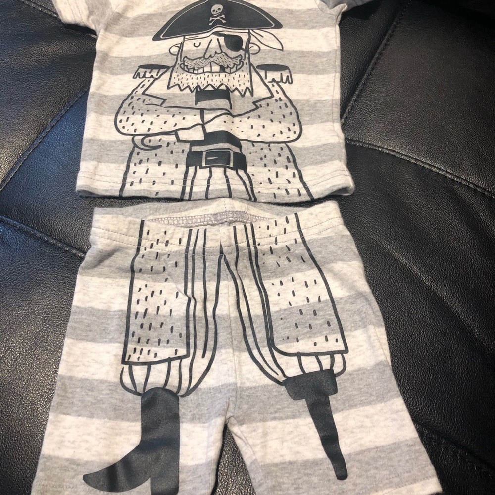 🛍 SALE! Carter’s Pirate T Shirt & Shorts Size 6m